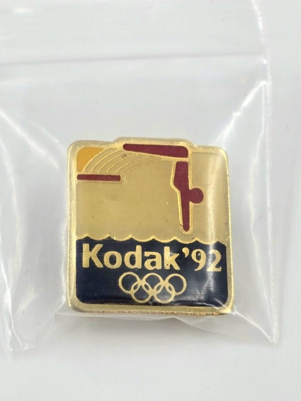 5 Olympic Lapel Pins Vintage 3 USA 1994-1996 Gold 1 USA 94-96 White 1 Kodak 1992 - Picture 5 of 8